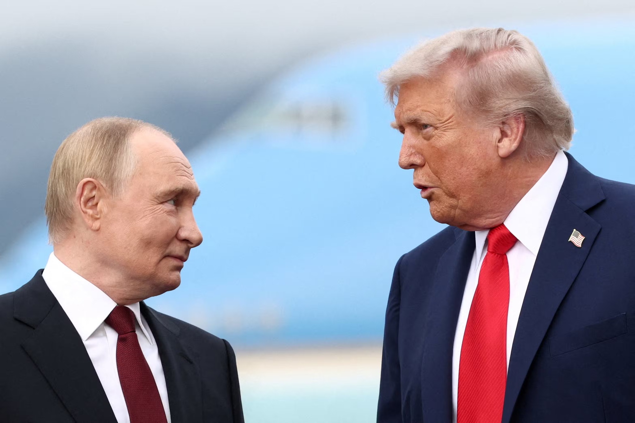 Rússia lança 85 drones e um míssil contra Ucrânia durante encontro entre Trump e Putin, diz Kiev