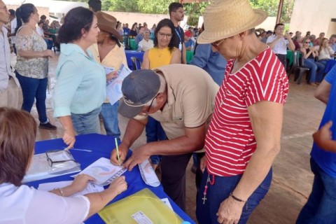 Governo de MS entrega títulos de terra a 56 famílias de Sonora que há três décadas sonhavam com o documento