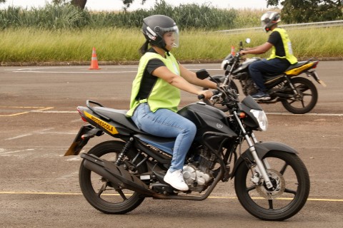Mês da Mulher: Corpo de Bombeiros e Detran-MS lançam curso de pilotagem segura para mulheres